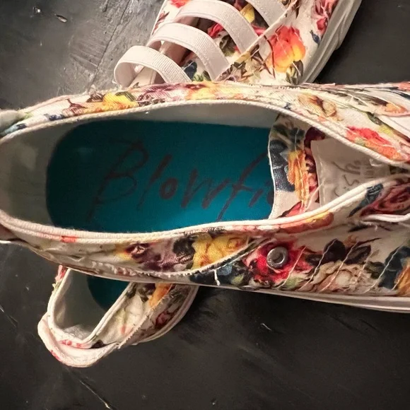 Blowfish no tie sneakers - Picture 2 of 4